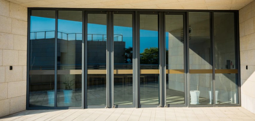 Скляні двері