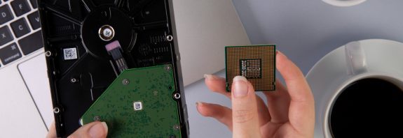 What Is the Difference Between RAM and Permanent Storage? Чим відрізняється оперативна пам'ять від постійної