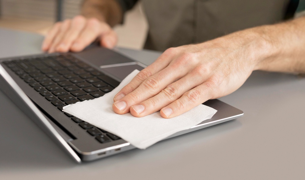 Ноутбук чим чистити?