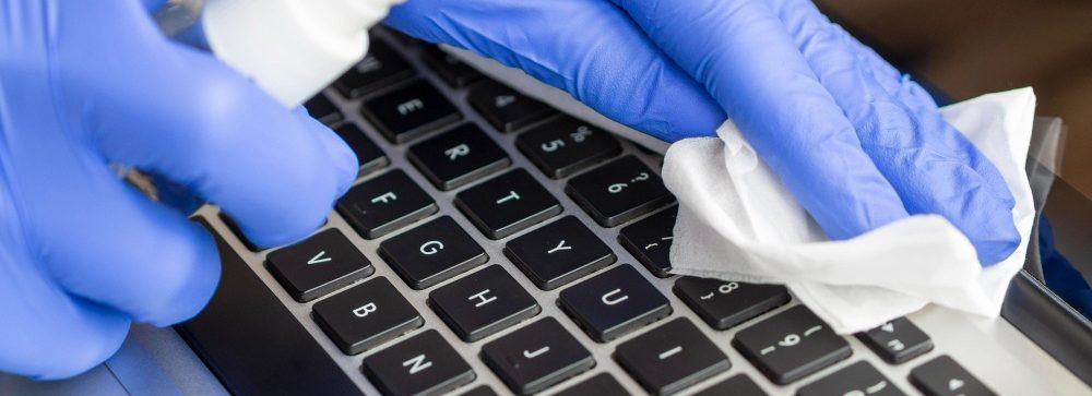 Ноутбук чим чистити?