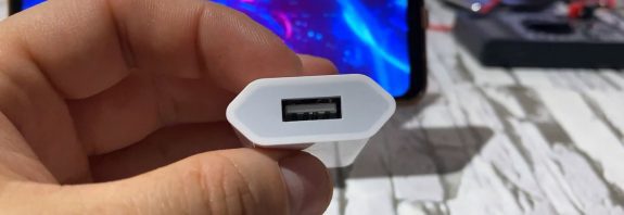 Disadvantages of Non-Original iPhone Chargers Мінуси неоригінального зарядного пристрою до Iphone