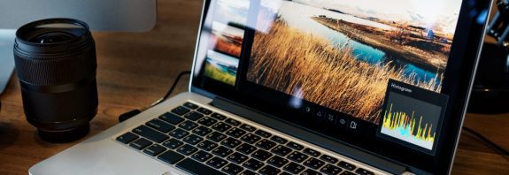 Does Adobe Lightroom Need a Graphics Card? Чи потрібна Adobe Lightroom відеокарта?