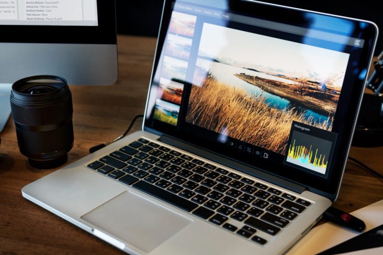 Чи потрібна Adobe Lightroom відеокарта?