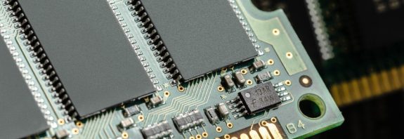Різниця між SR та DR модулями пам'яті DDR4 та DDR5 SR та DR пам'ять