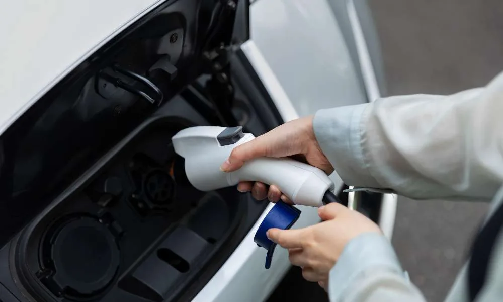 зарядка акумулятора автомобіля