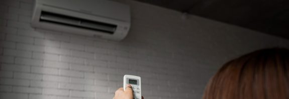 How much the air conditioner consumes for heating обігрів