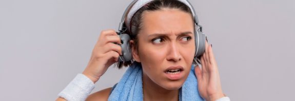 What to Do If One Earbud Stops Working Один навушник не працює